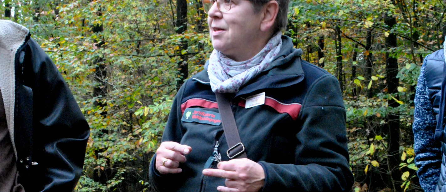 Ulrike Öhler bei einer Pilzlehrwanderung Ulrike Öhler bei einer Pilzlehrwanderung