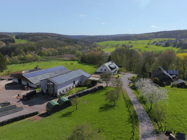 Ferienhof Schiefen: Urlaub auf dem Bauernhof, Luftbild