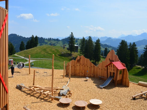 Erlebnis-Spielplatz "Gämsipark" auf der Rotenflue