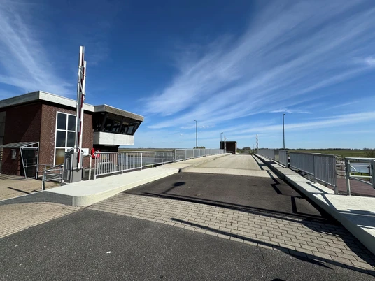 18-2026-05-Elbmarschroute-Wischhafen-Sperrwerk.jpg