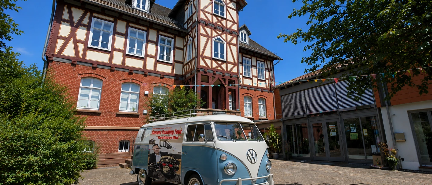 Mareike_Urbanek_231311703492043_6599451775618490006_CamperReadingTour_02082026_WkhmitBus