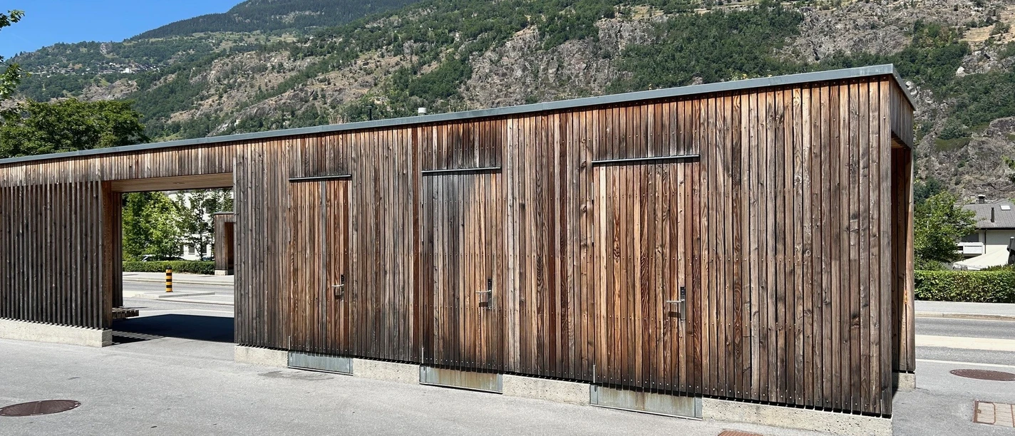 Öffentliche Toilette Dorfplatz Glis.jpg