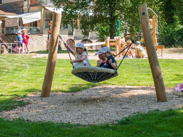Nestschaukel im Kurpark Herchen