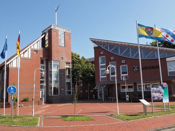 Rathaus Saterland-Ramsloh mit Tourist-Information