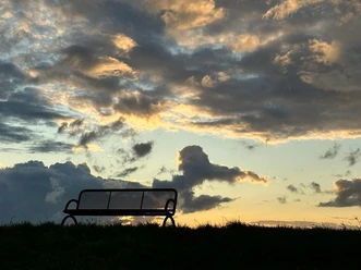 WNK_23_Bank_Deich_Sonnenuntergang_Langheim