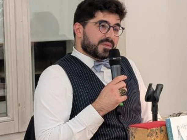 2026-10-29_Lesung LA Aydin Zink-zugeschnitten.jpg