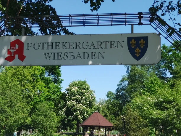 Apothekergarten Eingangsschild