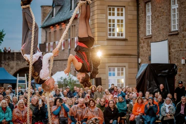 Broicher Schlossnacht 2025 „Le Bistro” live bei der Broicher Schlossnacht 2025 im Innenhof von Schloß Broich