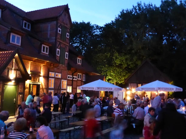 Weinabend Burg Bodenteich Foto KV bad Bodenteich- ccbysa.JPG