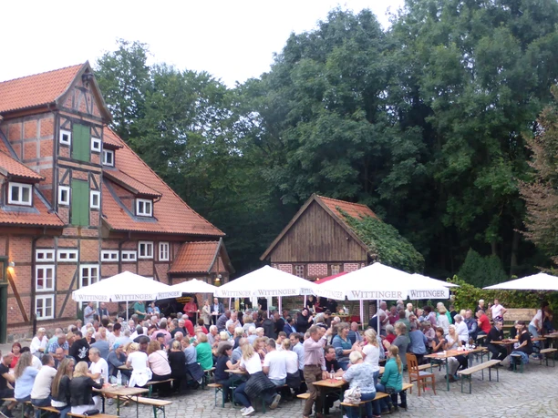 Weinabend auf Burg Bodenteich foto KV Bad Bodenteich-ccbysa.JPG