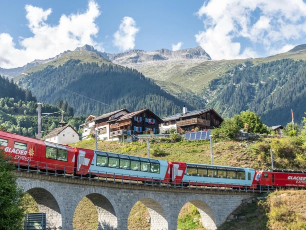 mys-Glacier Express AG-Glacier Express in Segnas