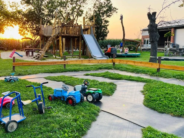 Abenteuerspielplatz_C_Hof Hauswörmann.jpg