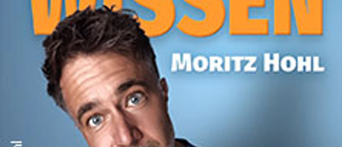 Plakat zu „Musst du wissen“: Moritz Hohl mit geneigtem Kopf vor blauem Hintergrund