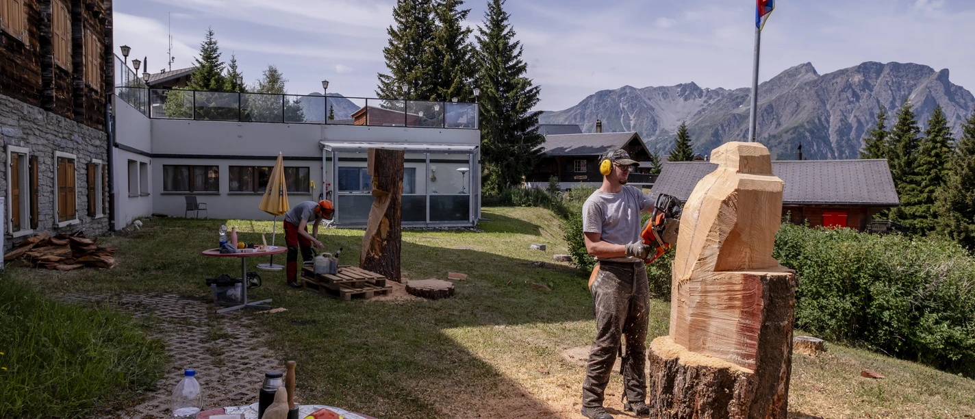Holzbildhauer-Woche Rosswald.jpg