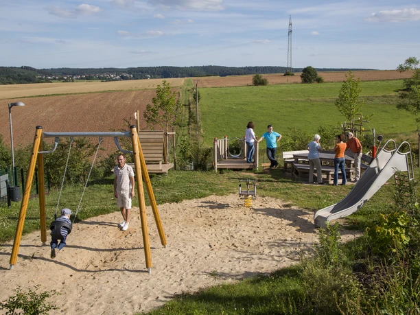 Kleinkinderbereich mit Wickeltisch Sie sehen auf den oberen Etage den Kleinkinderbereich mit Möglichkeit Babys zu wickeln.