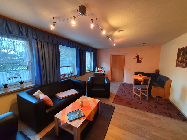 Pension Königshof Königshütte - Wohnzimmer in der Ferienwohnung