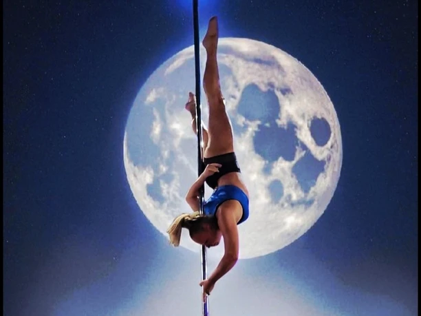 Pole Dance.JPG