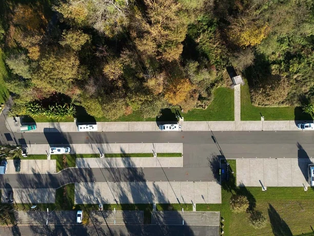 Wohnmobilstellplatz am Kurpark von oben Wohnmobilstellplatz am Kurpark von oben