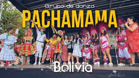 Tanzgruppe Pachamama Bolivia Tanzgruppe Pachamama Bolivia auf Bühne beim Festival