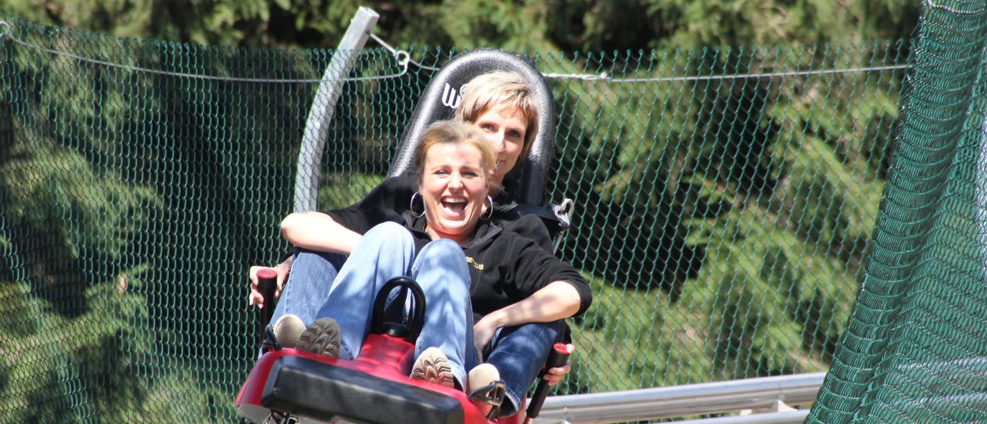 Spaß pur auf der Sommerrodelbahn