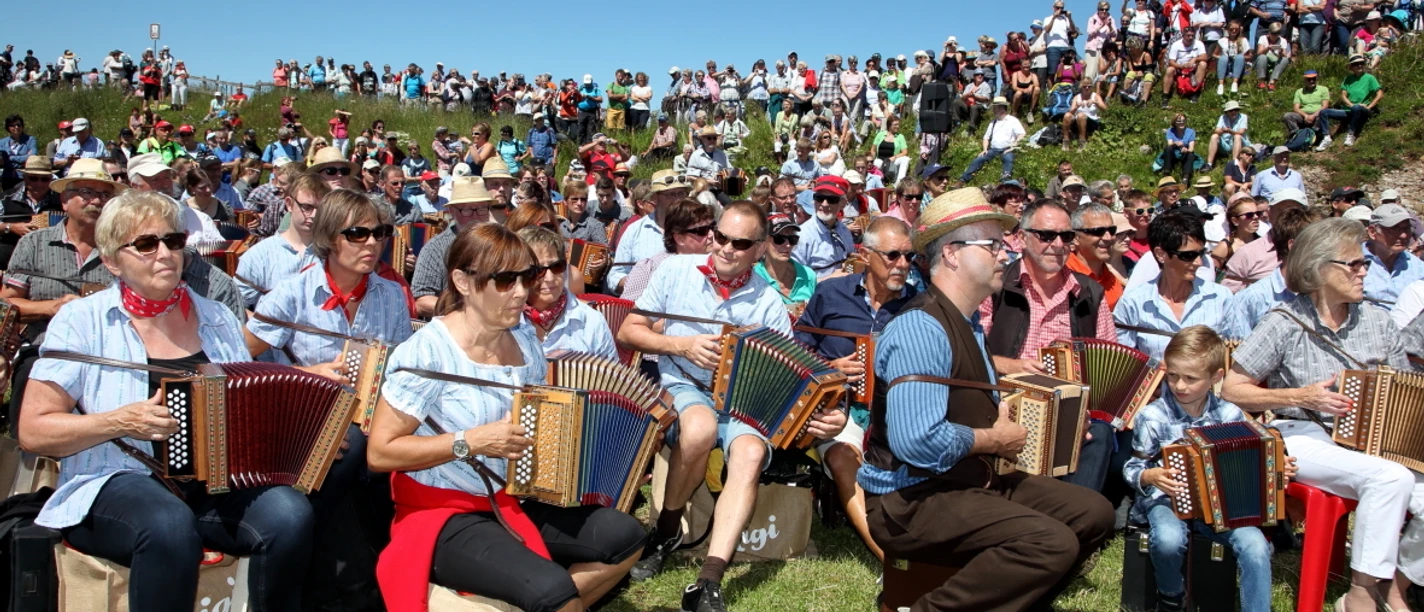 6679 Schwyzeroergeli Rekordversuch 200 Jahre Rigi Kulm Bild Copyright Christoph Jud Ibach 2