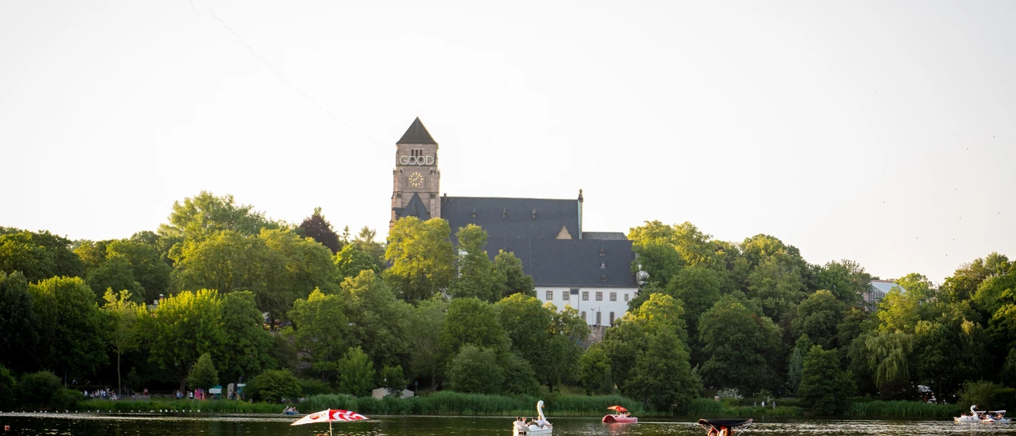 Schlossteich mit Blick auf die Schlosskirche