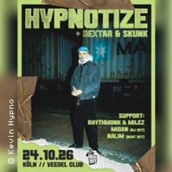 Eventplakat „Hypnotize“ mit Dextar & Skunk vor dunklem Bühnenhintergrund