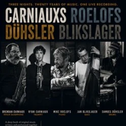 Schwarz-goldenes Jazz-Plakat mit fünf Musikern des Ryan Carniaux Quintetts.