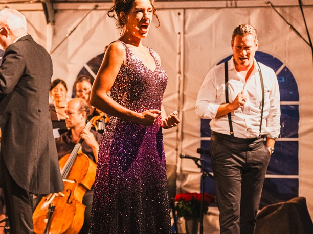 wieder Solisten mit dem SOKS: Jelena Dojčinović, Sopran, und Bastian Kohl, Bass