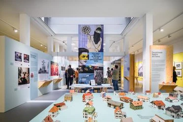 DAM_Suburbia_Ausstellung_MoritzBernoully_16-392x0.jpg