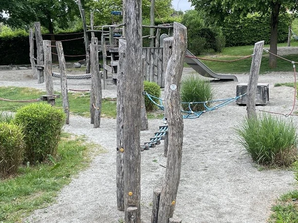 Spielplatz_Strandbar_Sursee_Klettergerüst.png