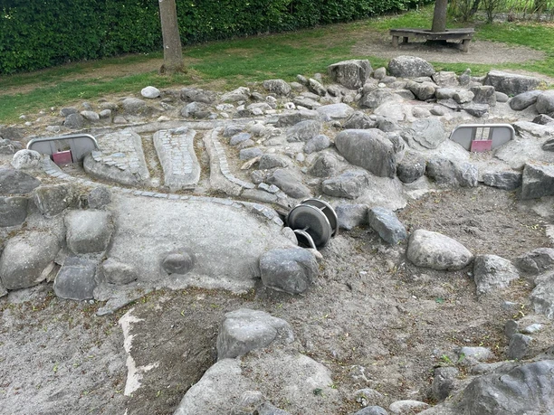 Spielplatz_Strandbad_Sursee_Wasserspiel.png