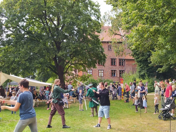 Schwertkämpfe - Schlossfest 2025.jpg