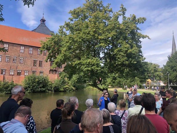Führungen zum Schloss.JPG