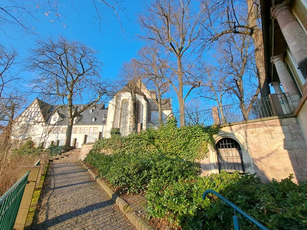Außenaufnahme mit Treppe_Konrad Reinhold.jpg