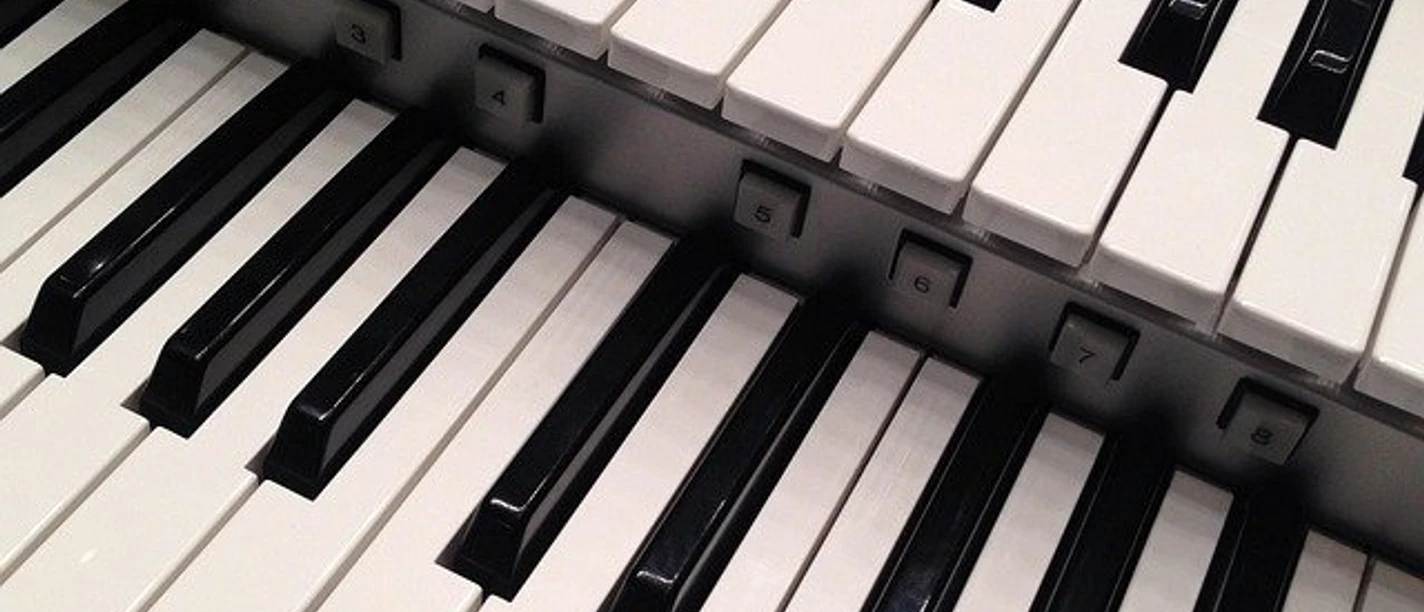 crossroads-studio-instrument-366523_640