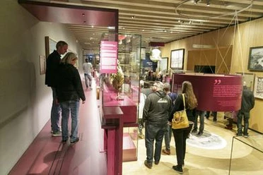 100xFFM Blick in die Ausstellung © HMF Stefanie Kösling-392x0.jpg