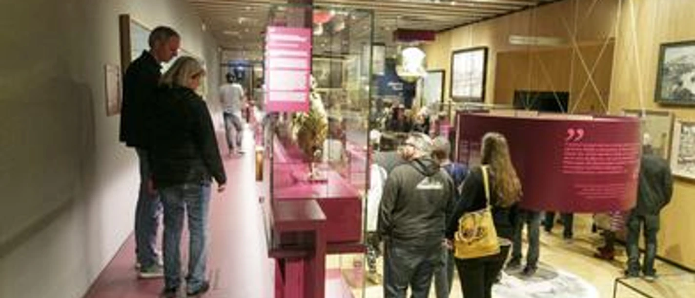 100xFFM Blick in die Ausstellung © HMF Stefanie Kösling-392x0.jpg
