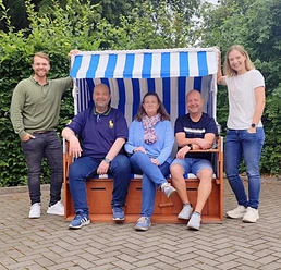 Familienfoto_Eggers Strandkorbfabrik.jpg