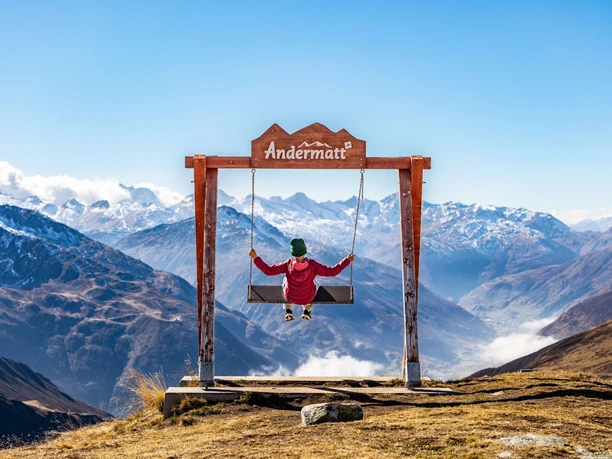 Schaukel mit Blick Richtung Urserntal