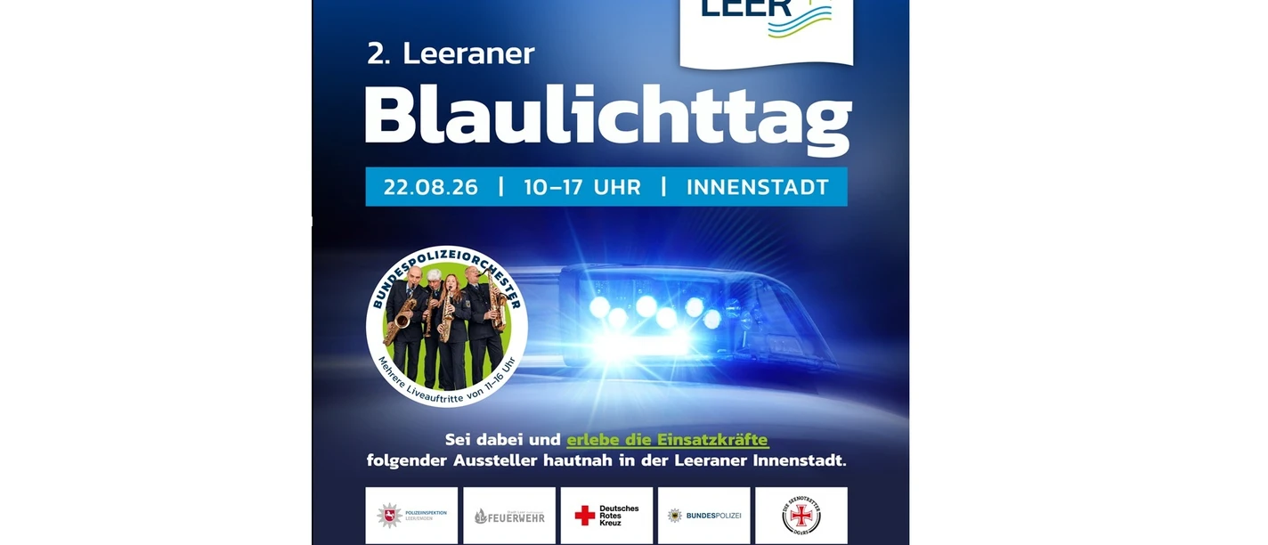 Plakat zum 2. Leeraner Blaulichttag mit Polizeilicht, Datum und Logos der Einsatzkräfte.