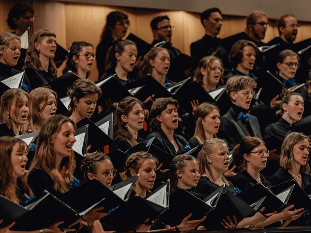 Weggefaehrten-Uni-Chor Dresden-c-Ralf-Moosmann.png