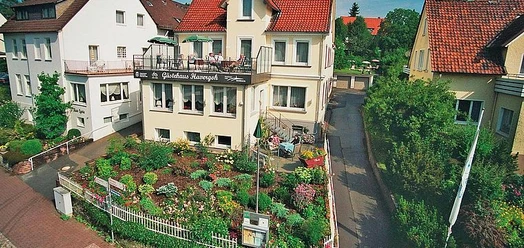 selected_csm_cropmiddle_Bild_Havergoh_06eeb394d6_04.jpg Gasthaus Havergoh mit blühendem Vorgarten und Terrasse in Horn-Bad Meinberg
