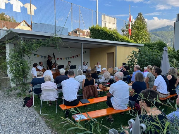 Wunderbare Open-Air-Atmospäre "i de Fabrik" in Schwyz