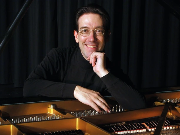 Erik Reischl_2026.jpg Erik Reischl_2026.jpg