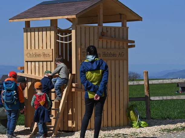 chuegeli-trail-aeschi-kinder-spielen-station-chickien-run.jpg