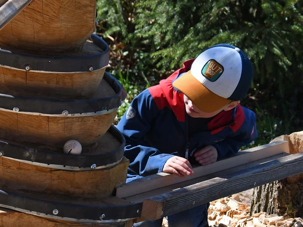 chuegeli-trail-aeschi-kinde-spielt-station-spirale.jpg
