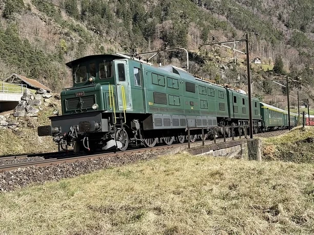Ae 8/14 auf der obersten Ebene bei Wassen