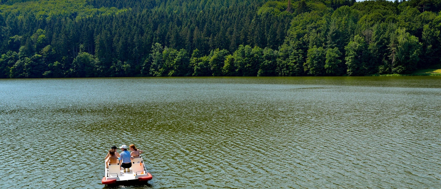 Sommerspaß-Tretbootfahren auf dem Stausee Bitburg