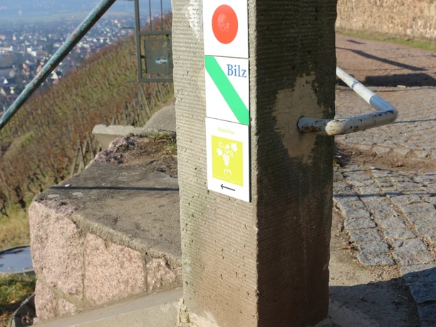 Wegemarken an der Spitzhaustreppe